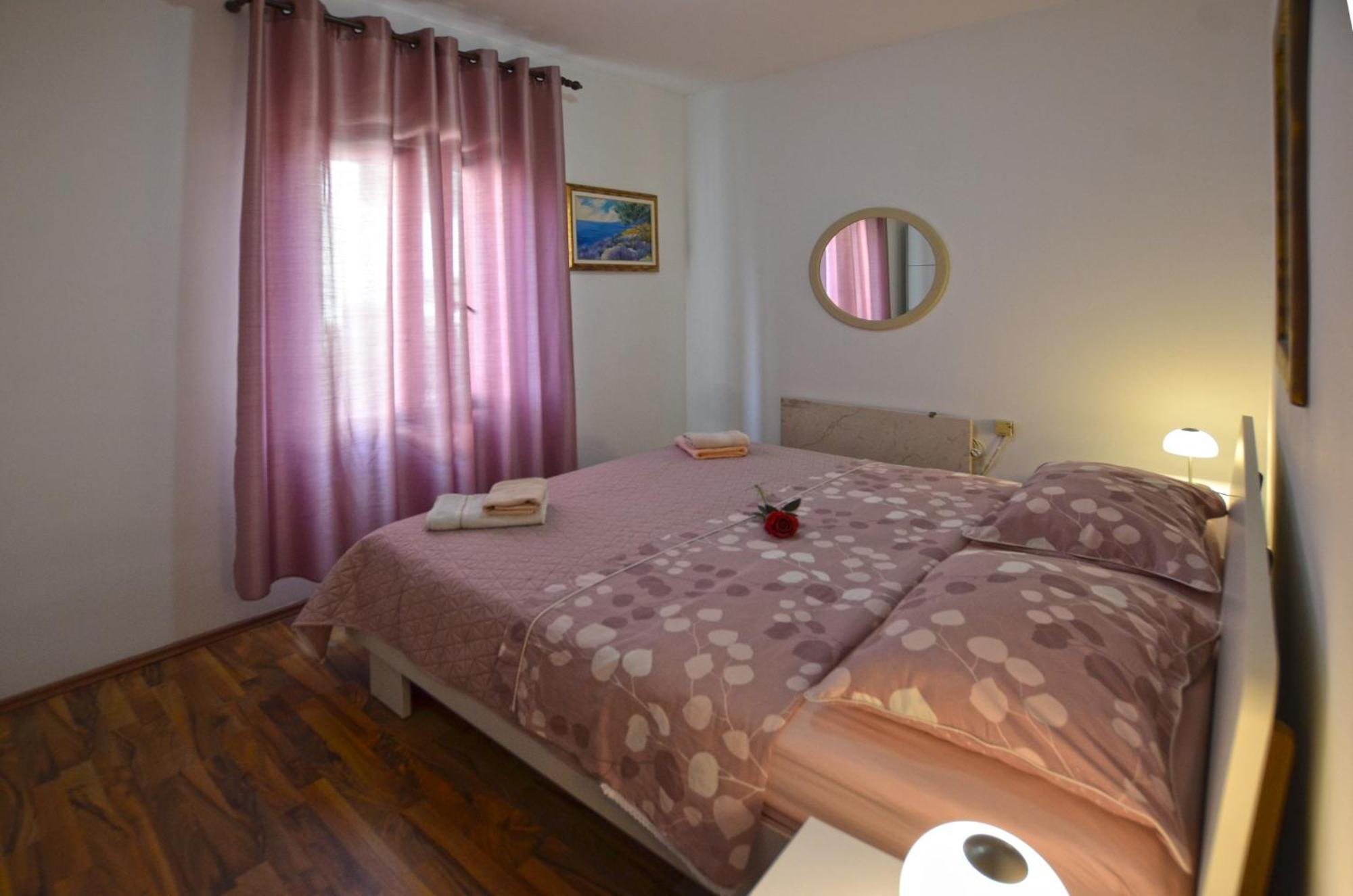 Galant Apartments Ровінь Екстер'єр фото