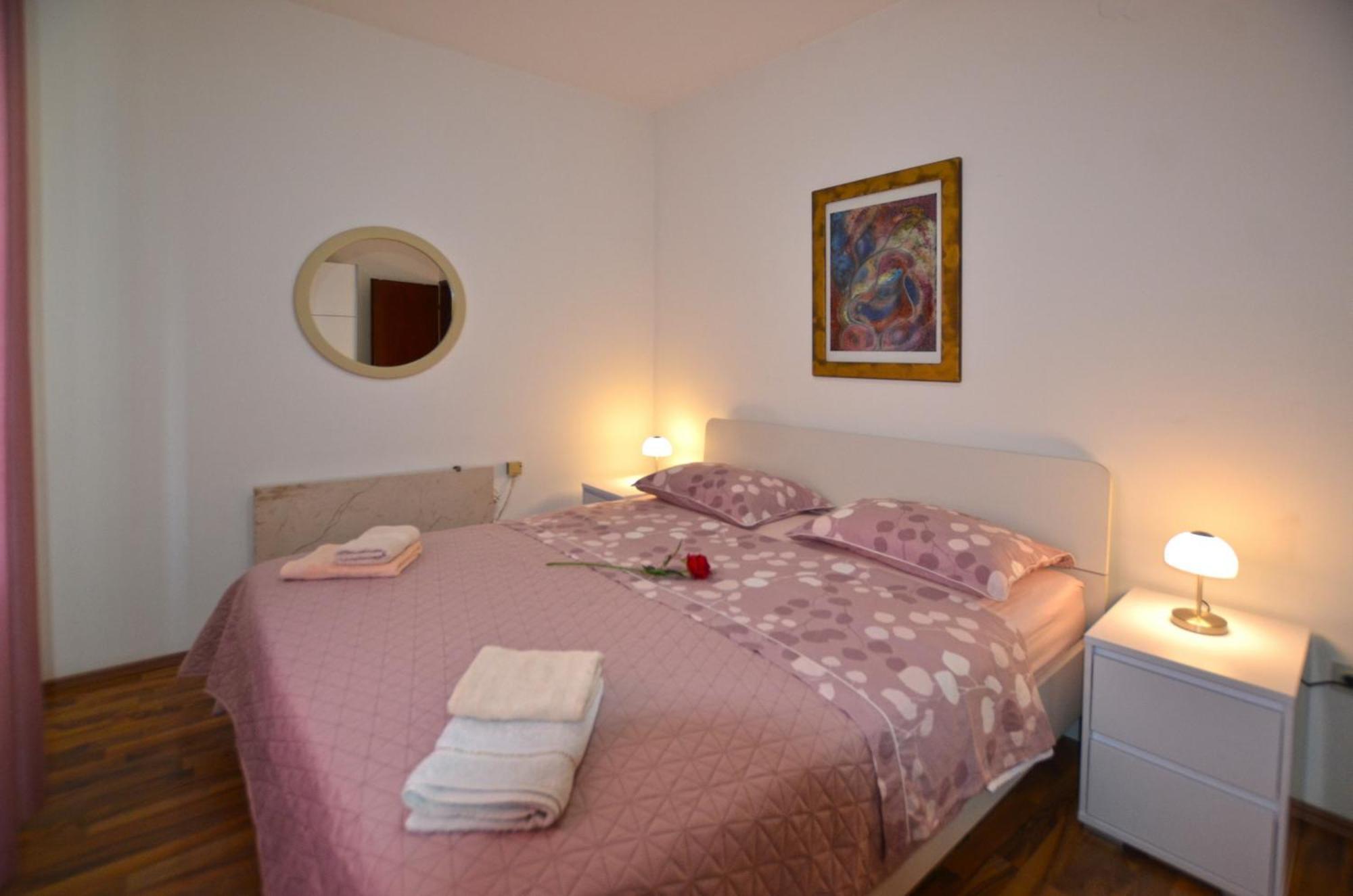 Galant Apartments Ровінь Екстер'єр фото