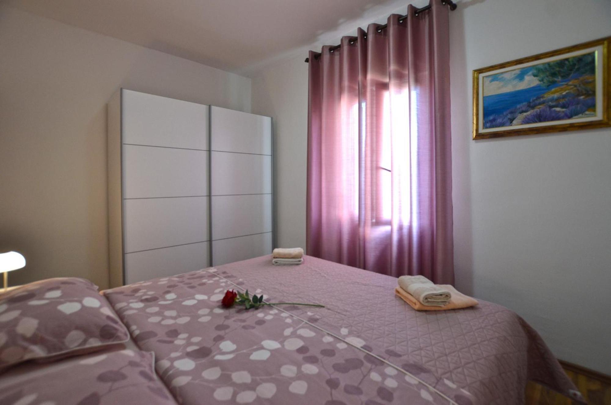 Galant Apartments Ровінь Екстер'єр фото