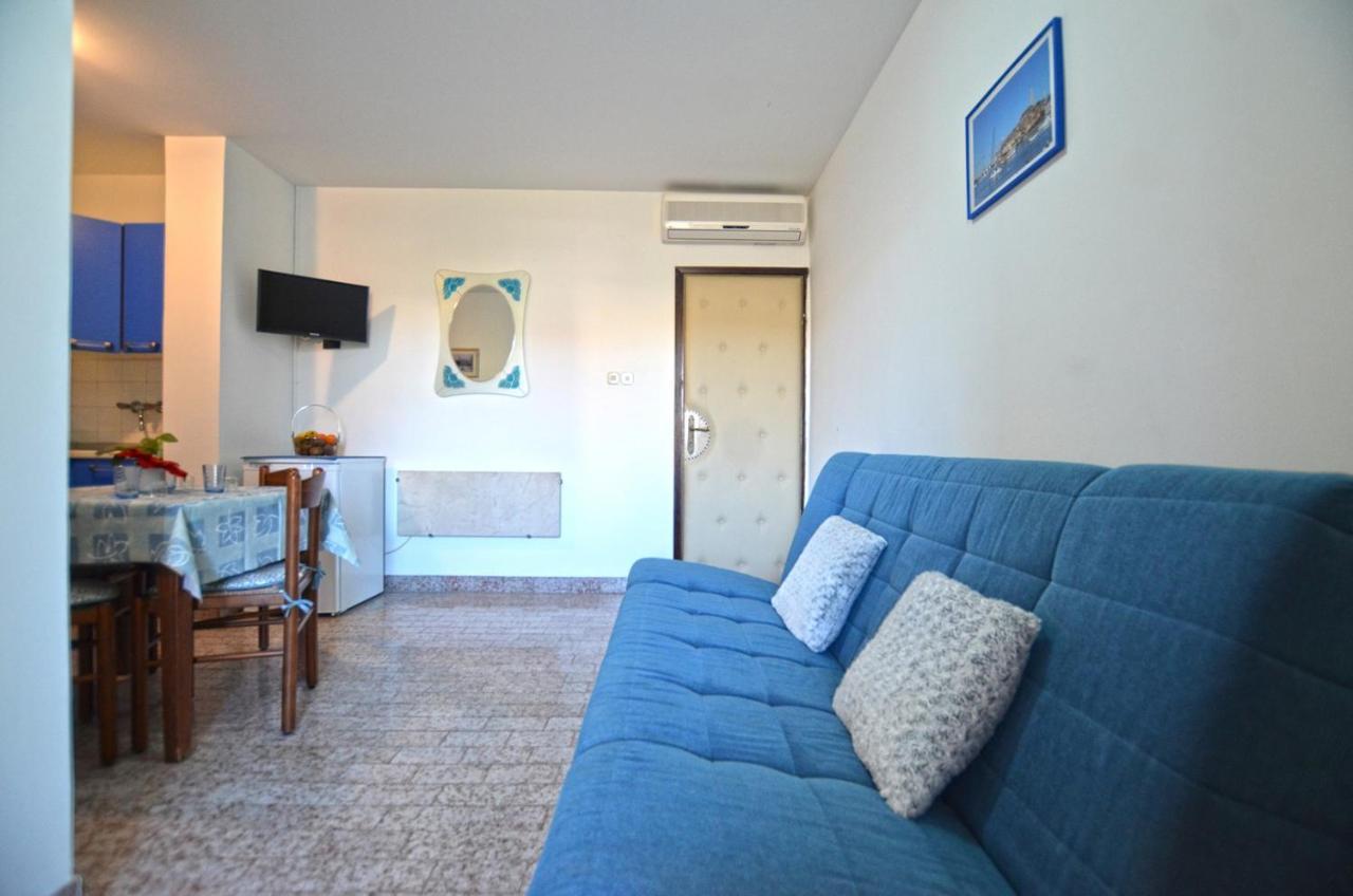 Galant Apartments Ровінь Екстер'єр фото