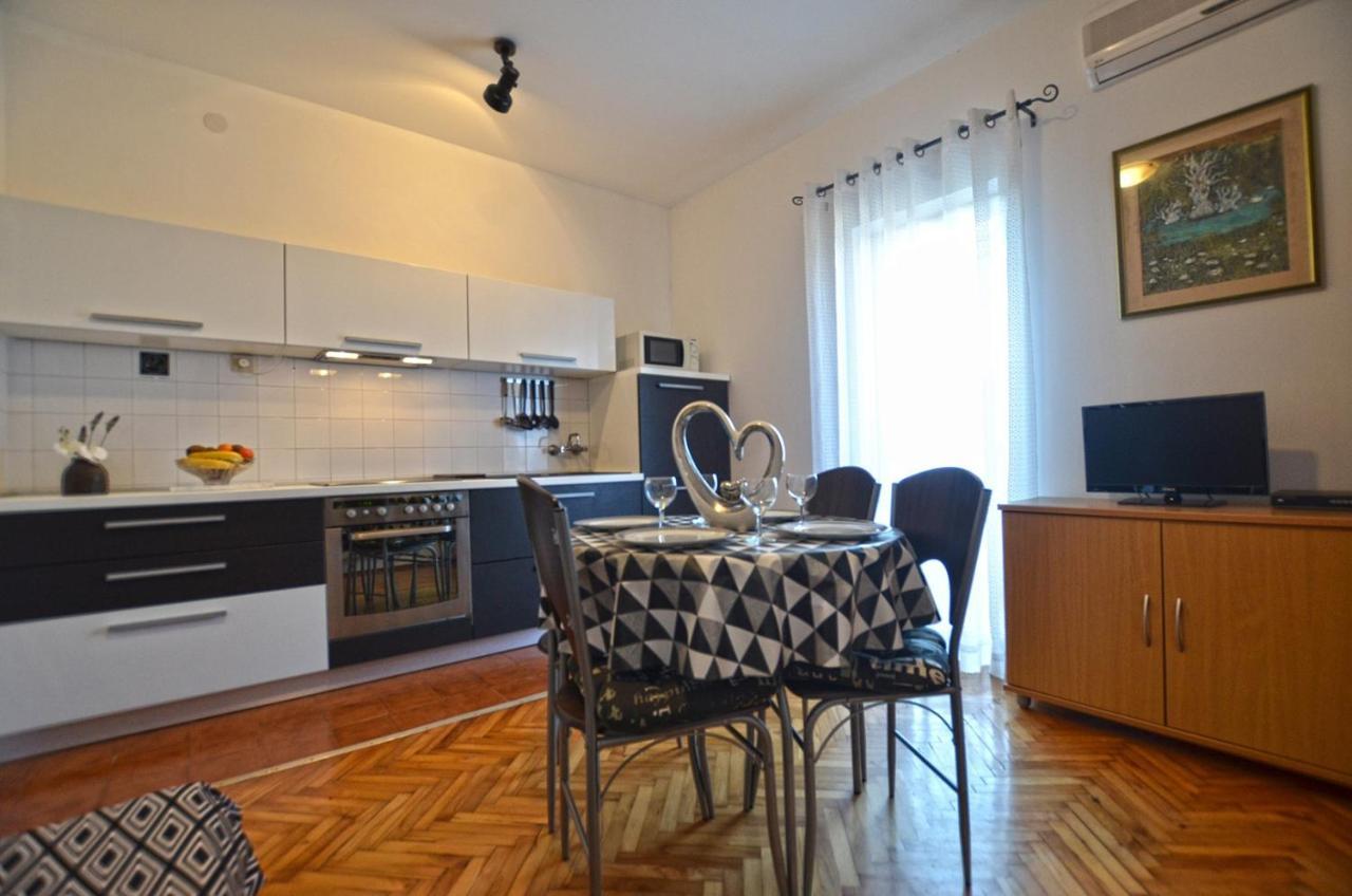 Galant Apartments Ровінь Екстер'єр фото