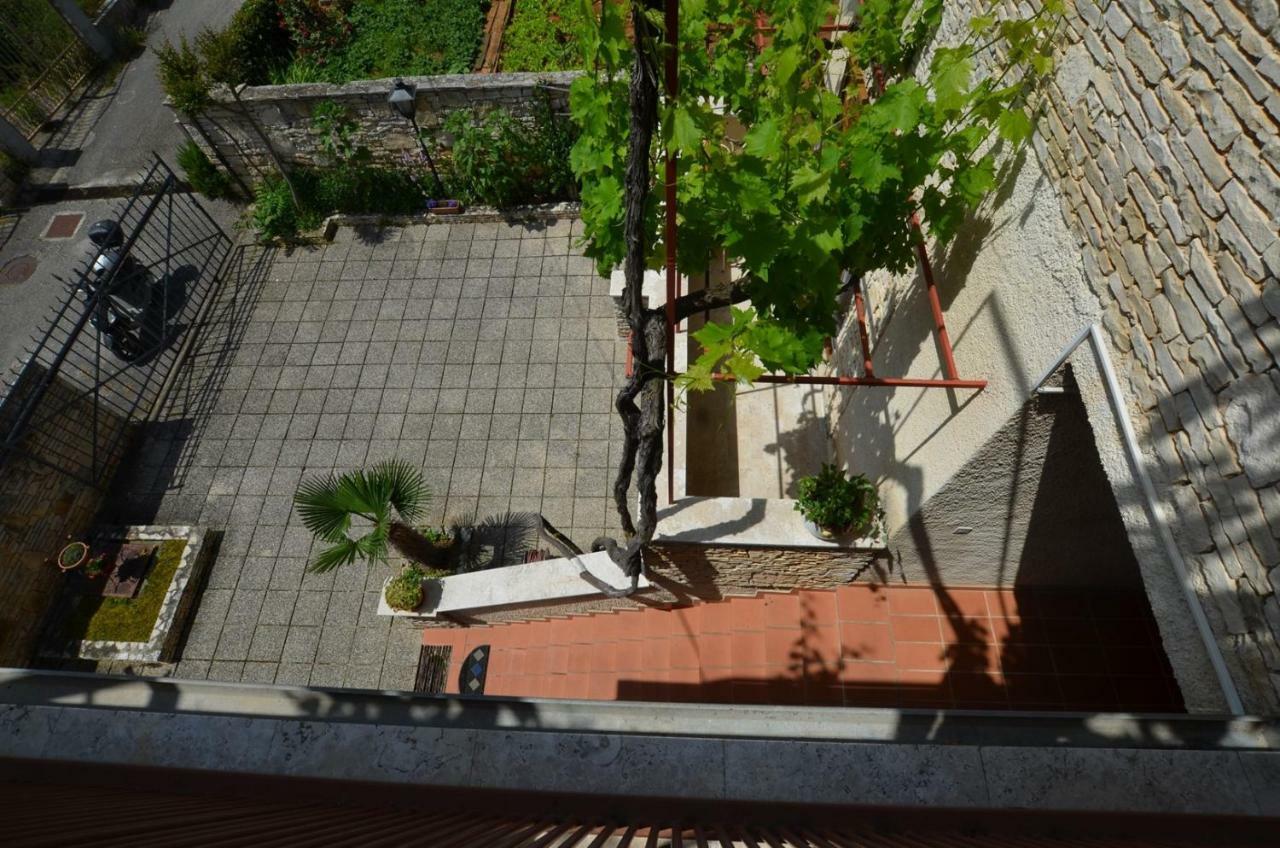 Galant Apartments Ровінь Екстер'єр фото